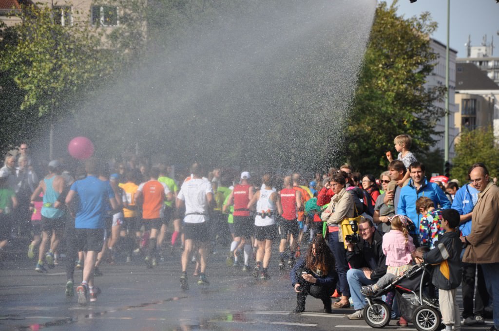 water spray berlin marathon