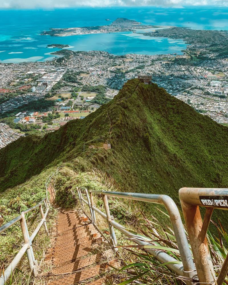 hiking stairway to heaven Oahu legally 